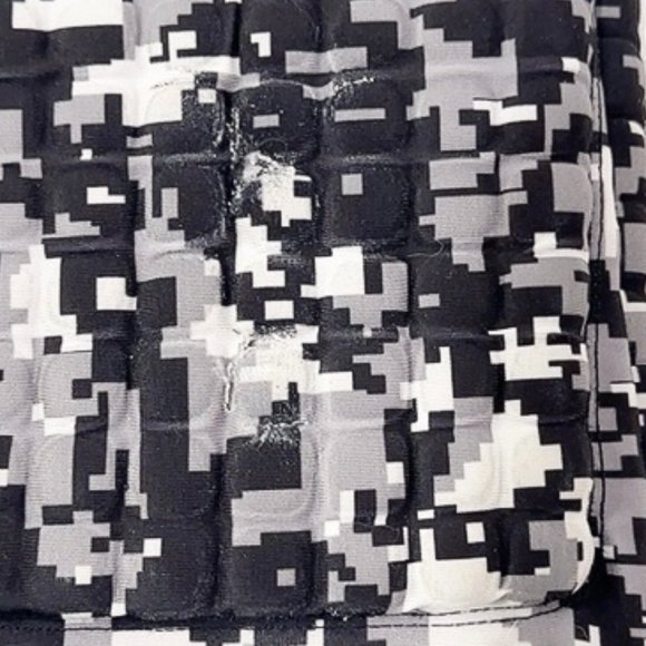 Kids Sports basketball Knee Pads -  Size: 8-9 boys - 3 pairs - Picture 2 of 9